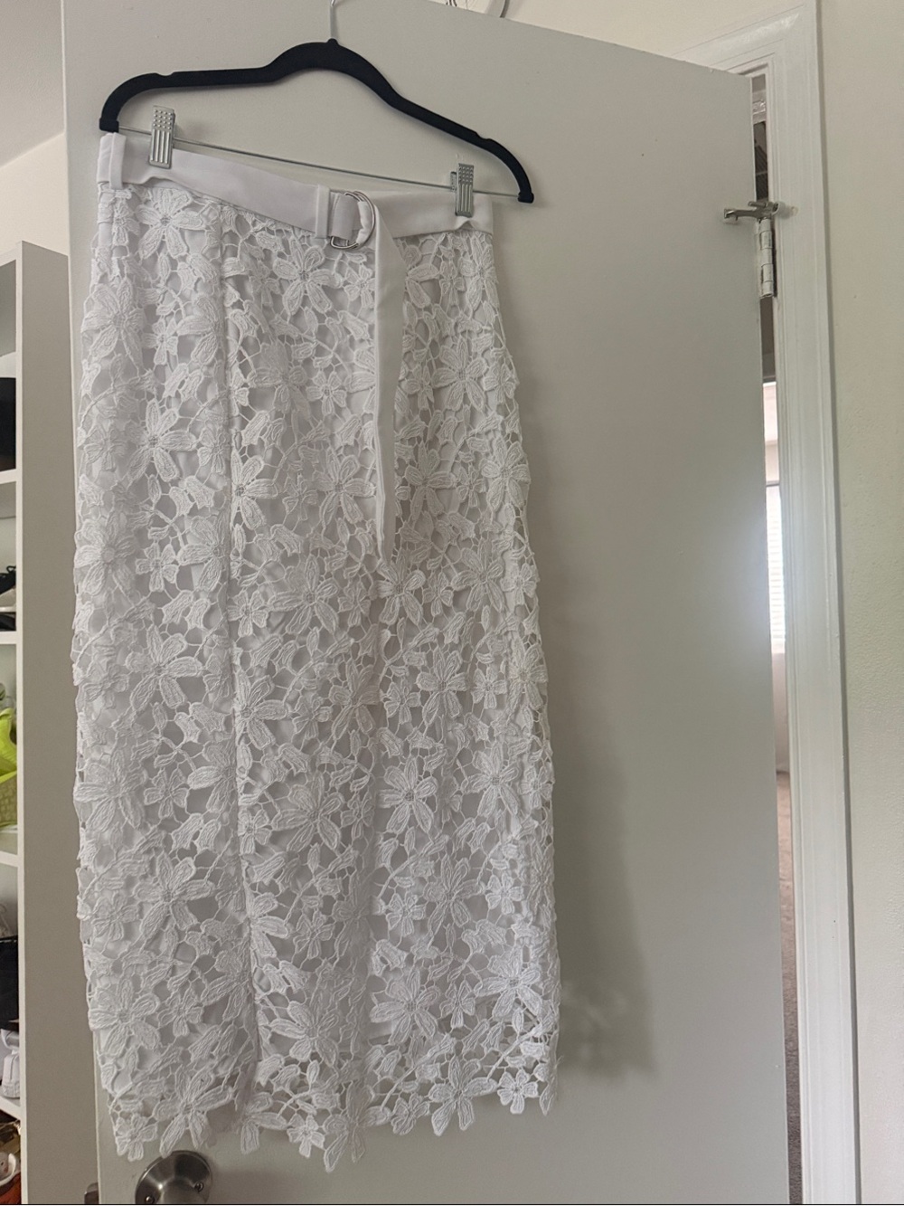 H&M White Floral Lace Midi Skirt with D-Ring Belt